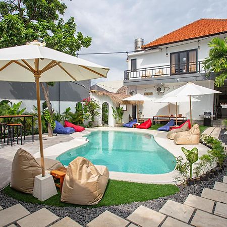 What The Duck Backpackers Canggu  Exterior photo