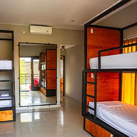 What The Duck Backpackers Canggu  Exterior photo