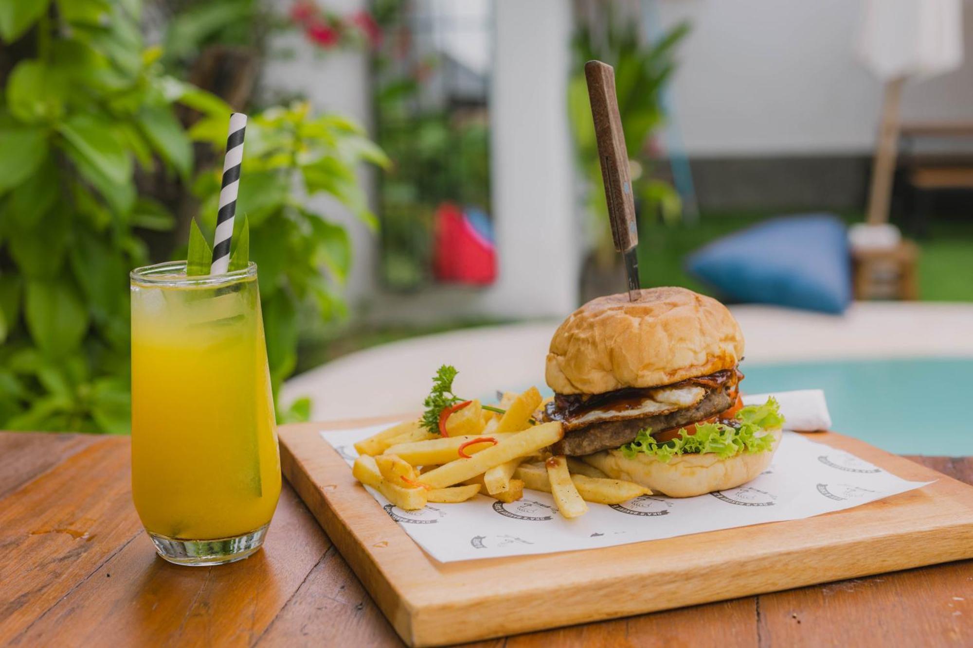 What The Duck Backpackers Canggu  Exterior photo