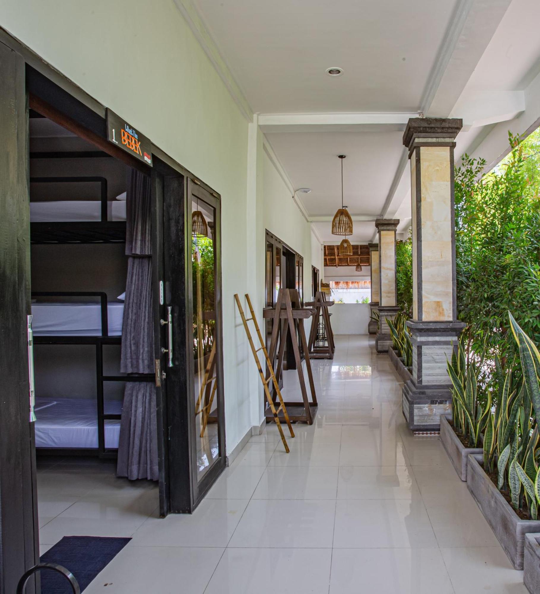 What The Duck Backpackers Canggu  Exterior photo
