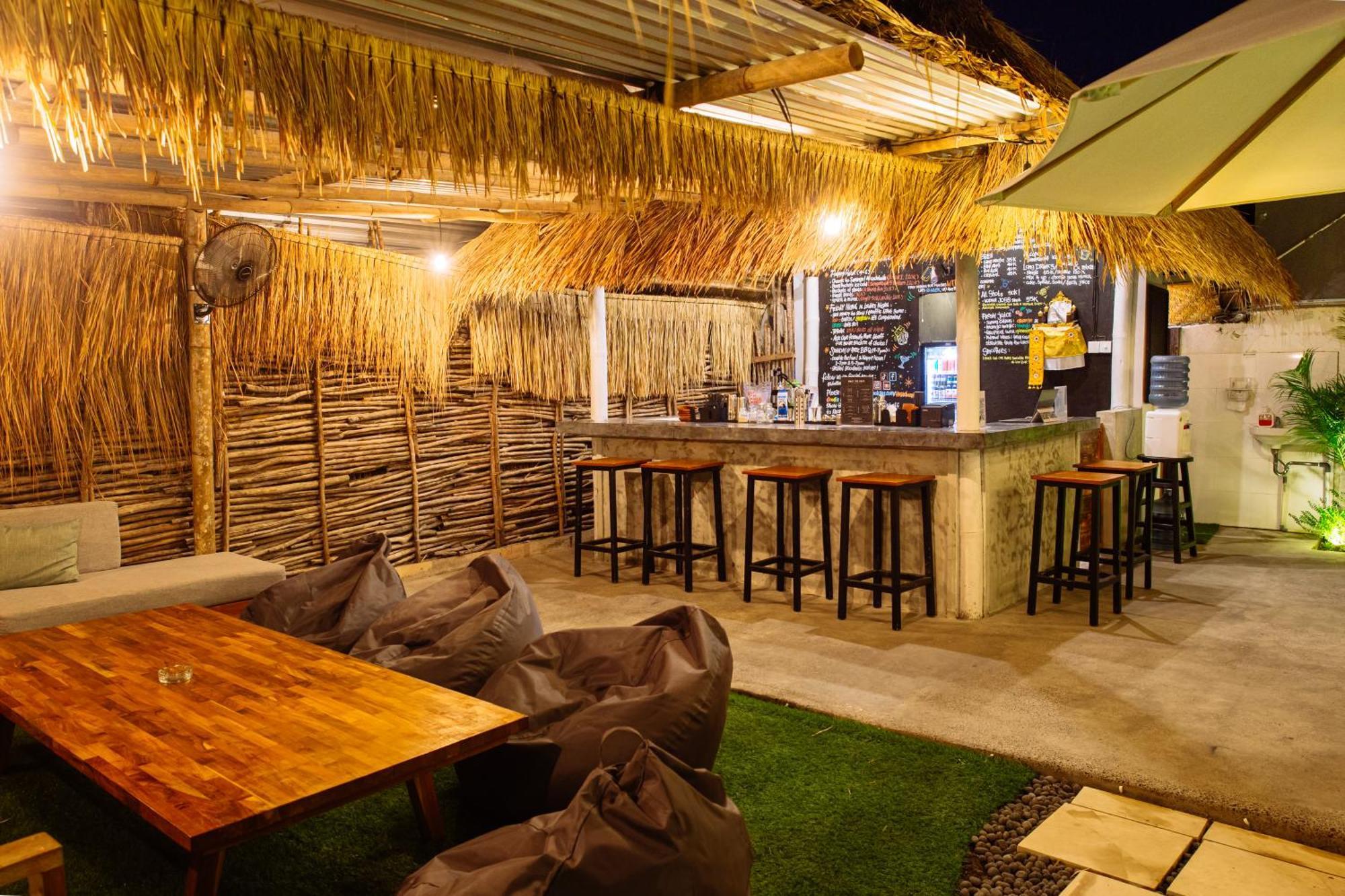 What The Duck Backpackers Canggu  Exterior photo