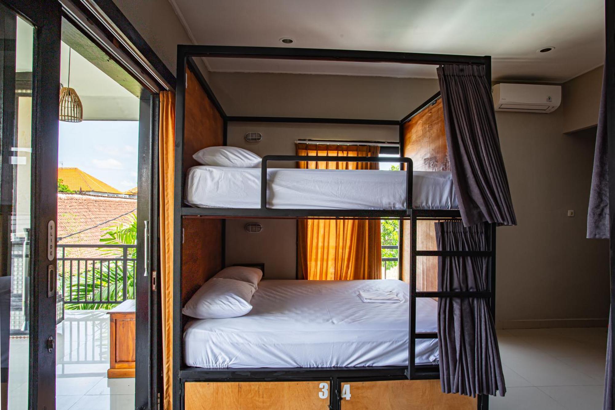 What The Duck Backpackers Canggu  Exterior photo