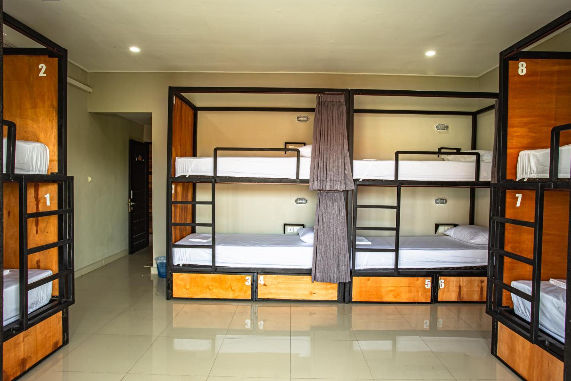 What The Duck Backpackers Canggu  Exterior photo