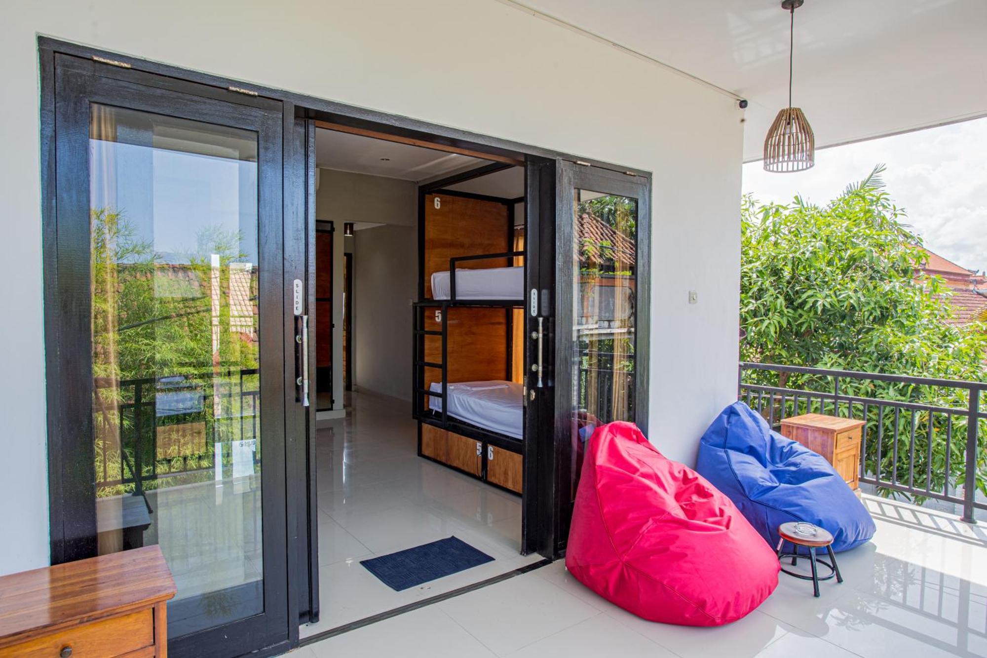 What The Duck Backpackers Canggu  Exterior photo