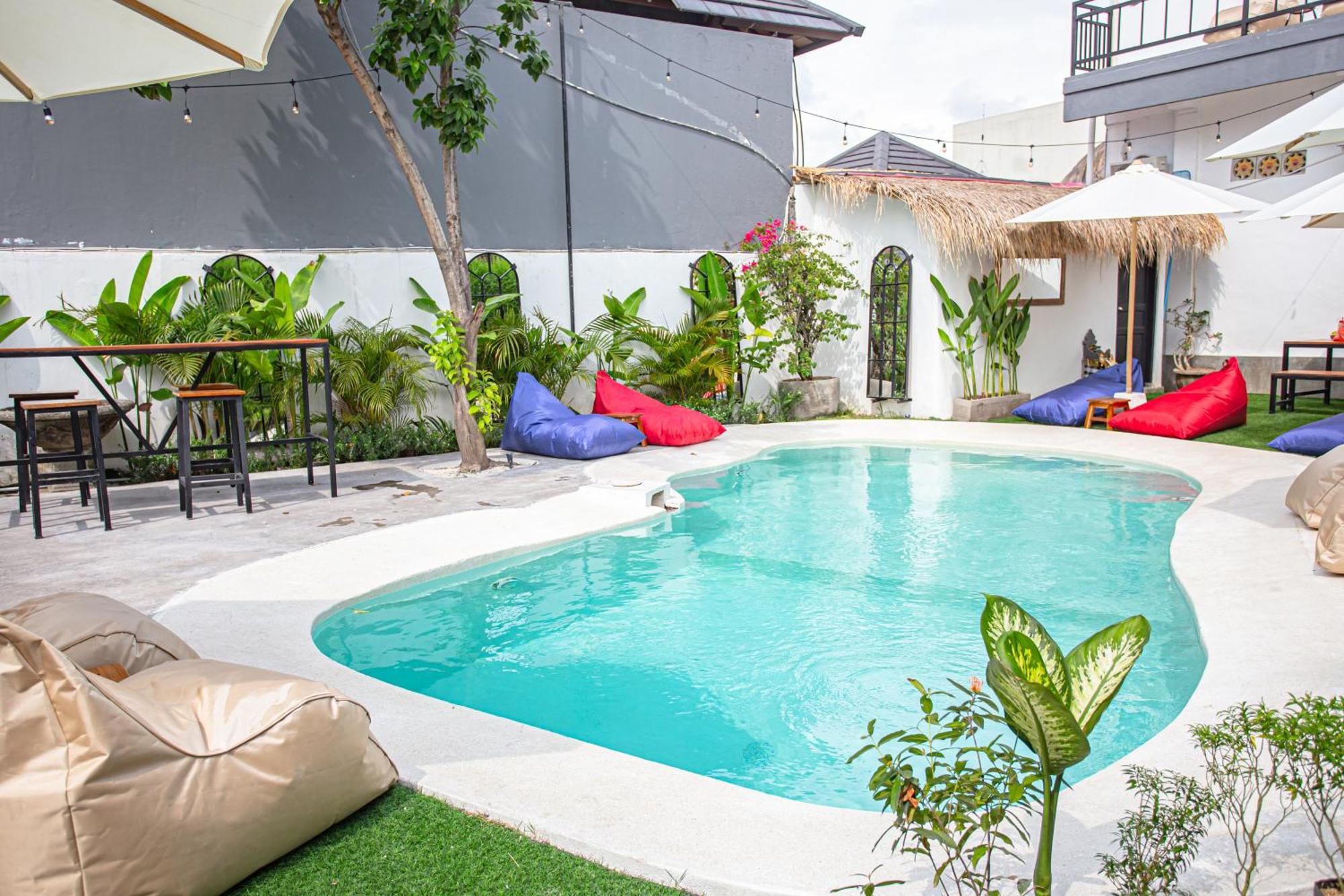 What The Duck Backpackers Canggu  Exterior photo
