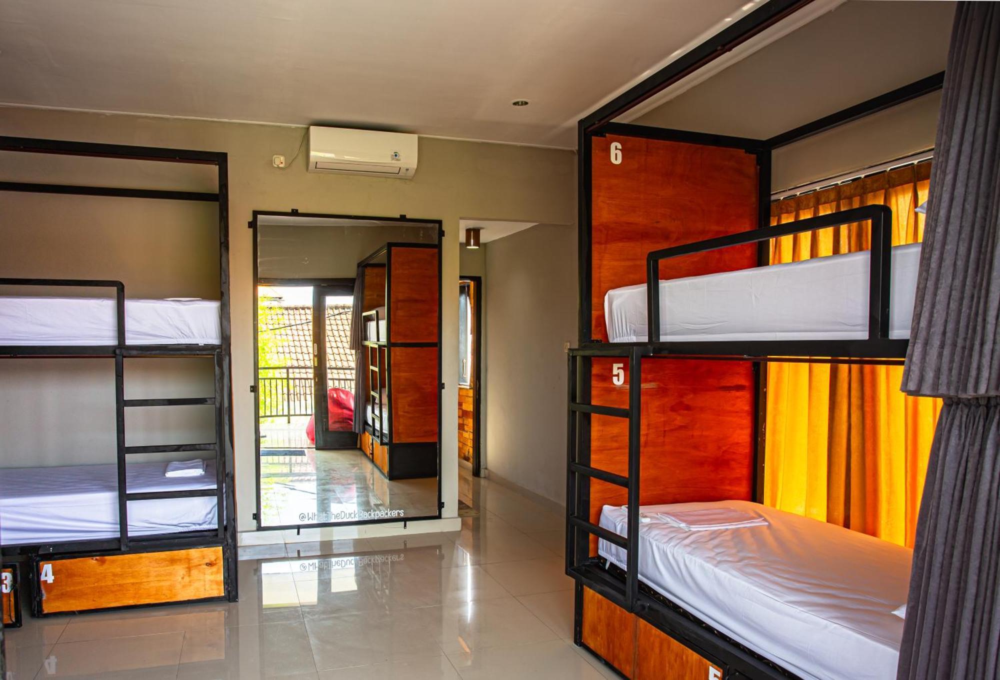 What The Duck Backpackers Canggu  Exterior photo